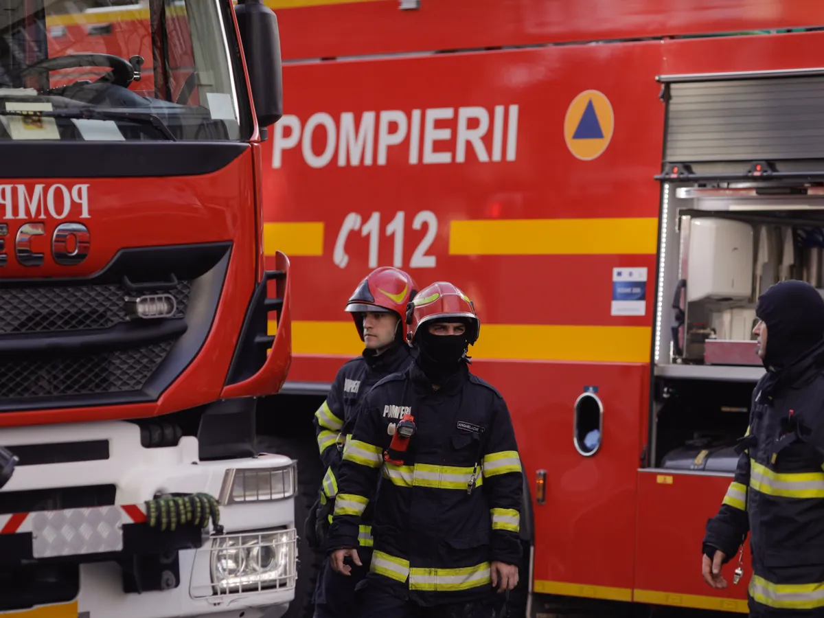 Pompierii, forţe suplimentare în Argeş, Dâmboviţa şi Vâlcea, în urma codului portocaliu de ploi torenţiale