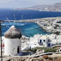 Grupul de 13 insule include şi unele dintre cele mai populare destinaţii turistice, precum Mykonos, Santorini sau Rhodos. / Foto: grecia.de-weekend.ro