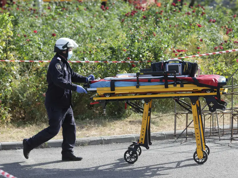 Mal de pământ, prăbuşit peste mai mulţi muncitori. / Foto: Inquam Photos / Octav Ganea