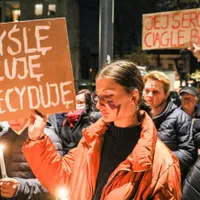 Proteste masive în Polonia, după moartea unei femei împiedicate să facă avort legal. Foto: https://olxpraca.com/