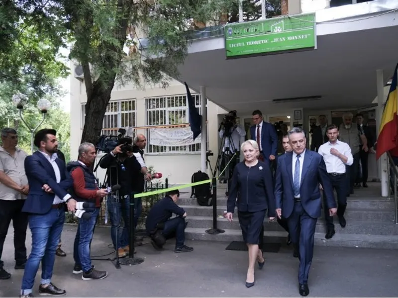 Viorica Dăncilă și soțul ei, la ieșirea din secția de vot Foto: guv.ro