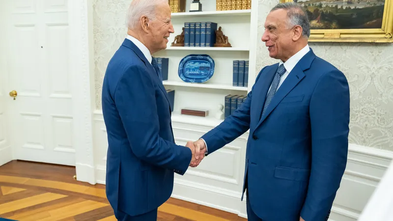 Americanii se retrag și din Irak. Parțial. În imagine, președintele SUA, Joe Biden, și premierul irakian, Mustafa Al-Kadhimi/FOTO: Facebook/The White House