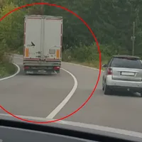 Depășire mortală a unui TIR în curbă pe DN15. A tăiat și linia continuă. Cum s-a terminat? - Foto: Facebook/ Petrescu Vasile Sebastian