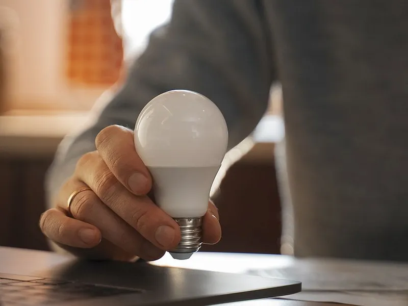 Sprijin financiar de 50 lei/lună, pentru plata facturilor la energie electrică - Foto: Freepik/CC0