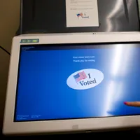 Trump pregătea sechestrarea mașinilor electronice de vot la o lună după alegeri. / Foto: nytimes.com