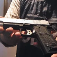 Un șofer român de TIR, la un pas de infarct. Un marocan l-a amenințat cu un pistol din plastic. / Foto: iltirreno.gelocal.it