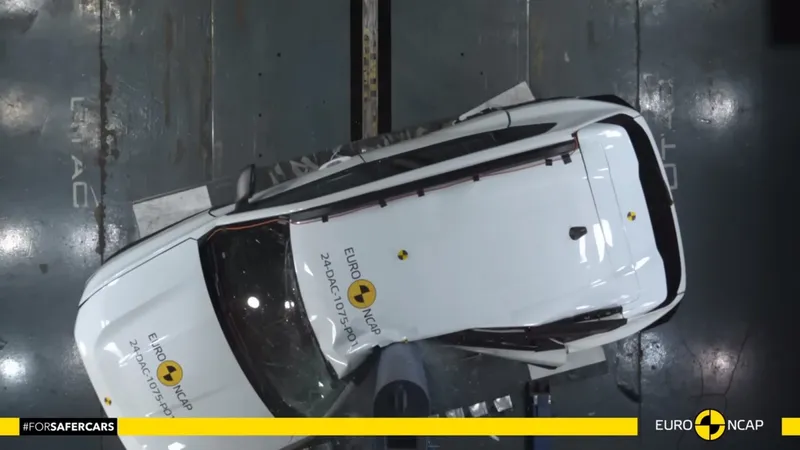 Dacia Duster III, 3 stele de siguranță Euro NCAP în caz de accident. Care sunt punctele slabe - Foto: captură video