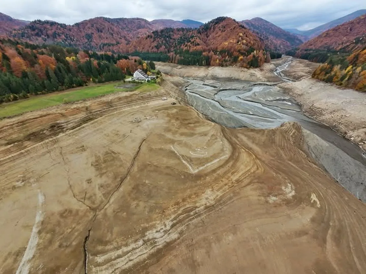 Lacul de acumulare Vidraru complet golit de apă - Foto: Facebook/Curtea de Arges (capitala a Tarii Romanesti)