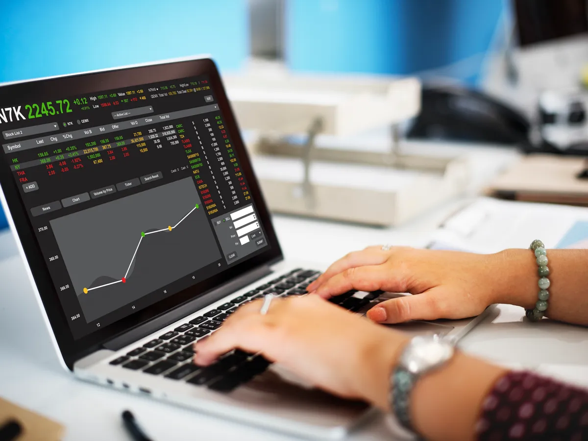 Cum poți investi în economia americană prin S&P 500 la XTB (P)