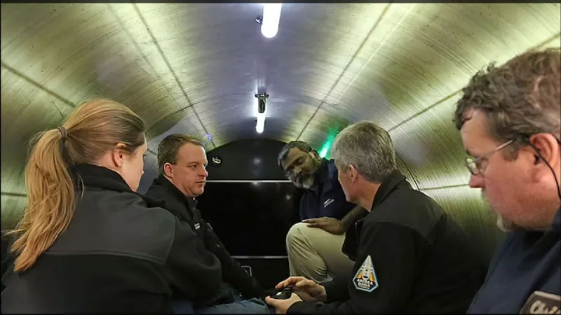 Interiorul submersibilului Titan, care nu are scaune (imagine cu rol ilustrativ)-Foto: Daily Mail