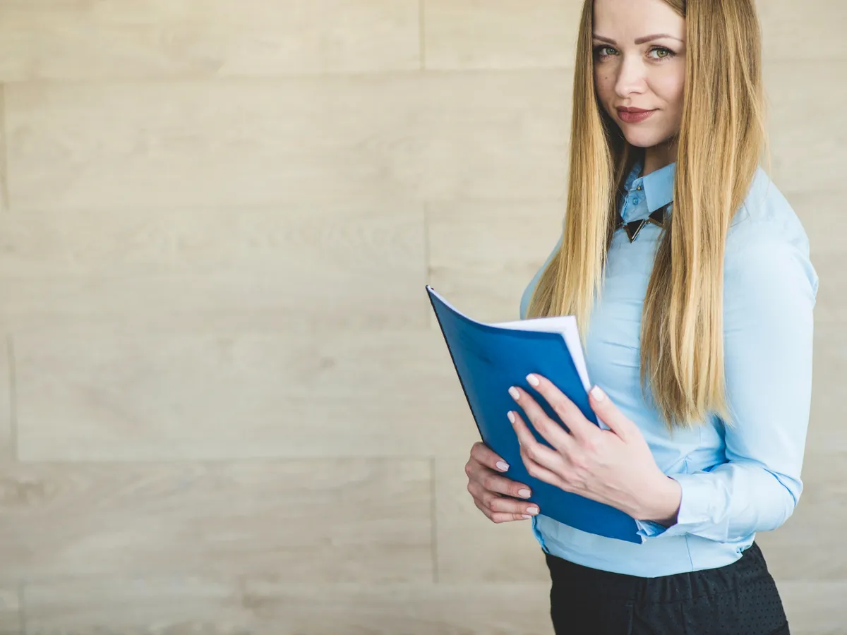 Foto: Bugetarii au o singură variantă prin care își pot recupera sumele pierdute prin noile măsuri fiscale Sursa: Freepik