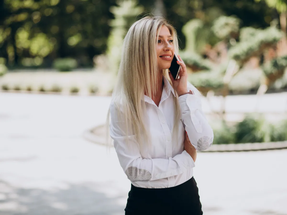 Noi escrocherii prin telefon. Cât de periculoase sunt apelurile „+44”? Ce se întâmplă dacă răspunzi?