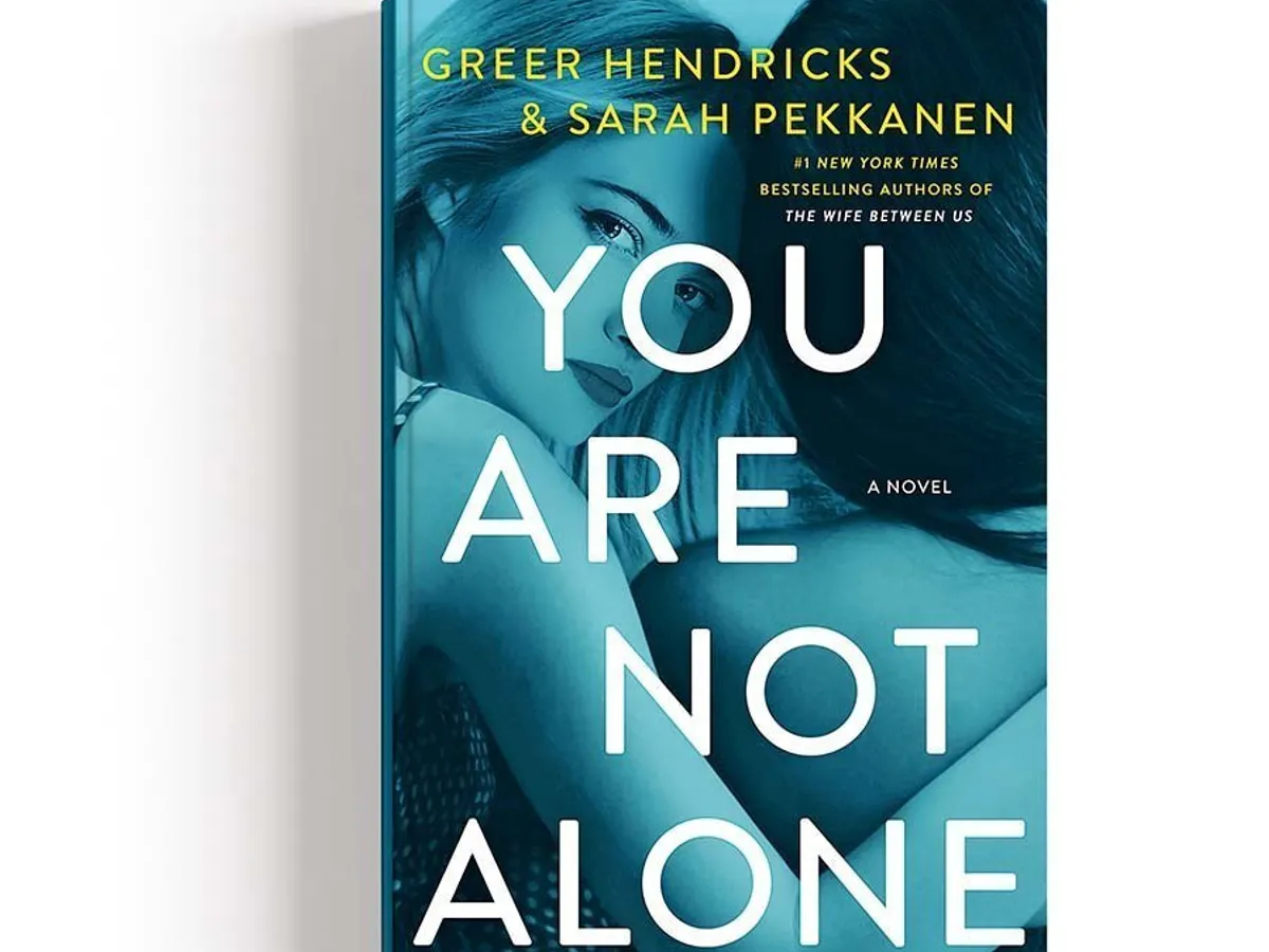 You Are Not Alone/Nu ești singur, de Greer Hendricks și Sarah Pekkanen