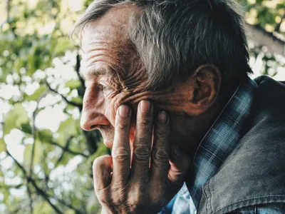 Pensionar îngrijorat la pensie - Foto: Freepik