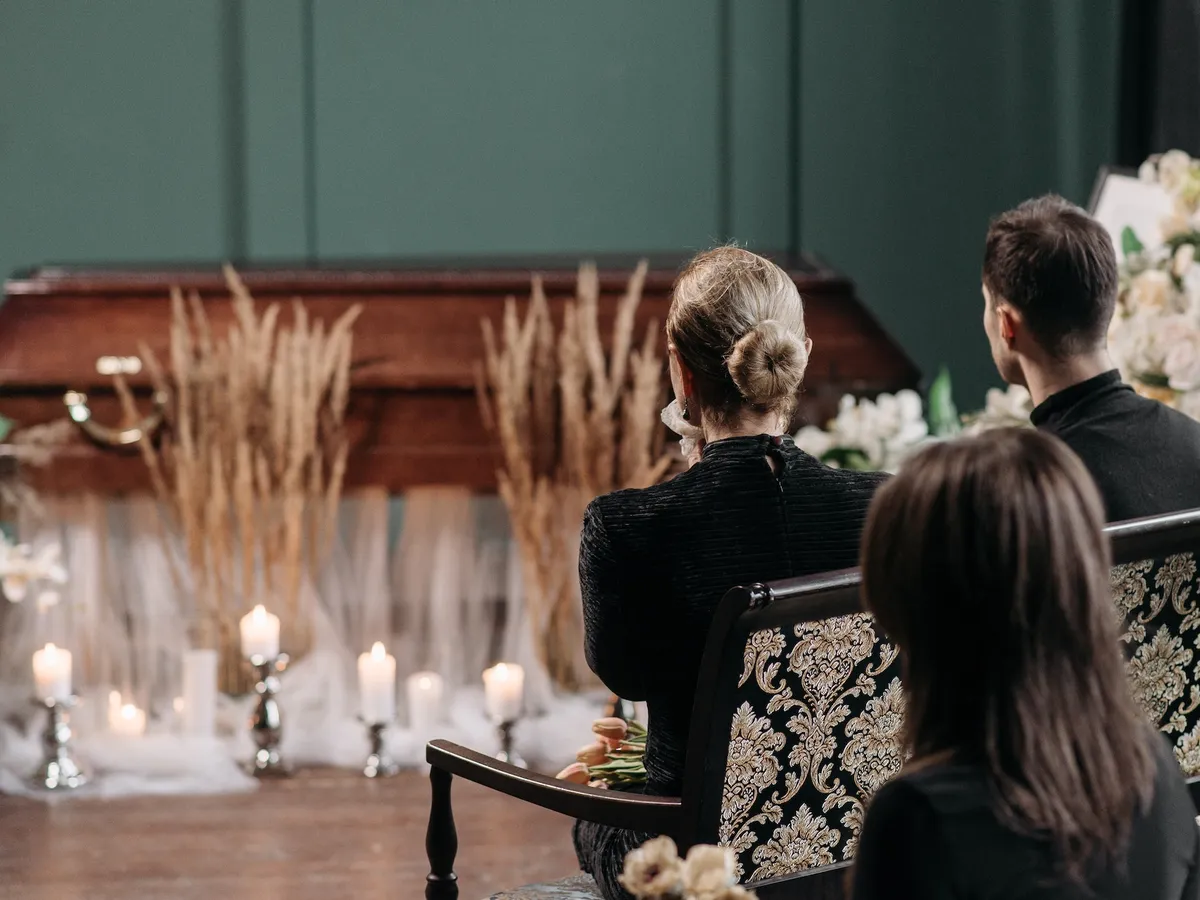 Familia a deschis sicriul pentru slujbă după 5 ore, mortul a deschis ochii - Foto: Pexels.com/Pavel Danyliuk - Imagine cu rol ilustrativ