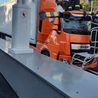 Un TIR a rămas fără cabină în Pasajul Unirii. / Foto: Catalin Lazaroiu, Facebook