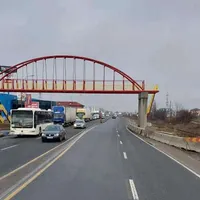„Operă de artă”, semnată „Dorel”, pe Centura București: piciorul unei pasarele, pe banda 1. / Foto: România Fără Gropi