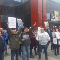 Câteva zeci de protestatari l-au huiduit pe Dragnea la Iași. Foto Ziarul de Iași