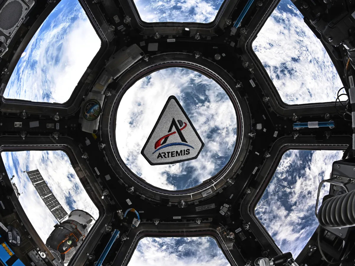 Cursa spațială redeschisă de decolarea rachetei Artemis spre Lună. Miza, metale prețioase 1.000.000.000.000 $