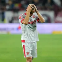 Fotbalistul Christian Ilic, dezamăgit de jocul echipei sale Foto: INQUAM Photos/Ștefan Constantin