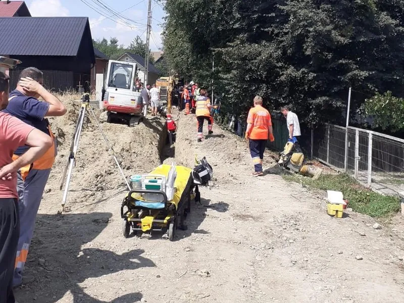 Bărbat la un pas de moarte după ce a fost îngropat de viu. Pompierii l-au salvat după 3 ore - Foto: ISU / imagine rol ilustratov