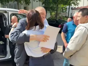 Liderul opoziţiei belaruse, Syarhei Țihanouski, a fost eliberat după aproape cinci ani de închisoare - Foto: captură video X/ Sviatlana Tsikhanouskaya