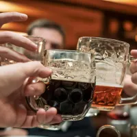 Ce tip de bere, blondă sau neagră, este mai benefică pentru organism - Foto: Pexels - cu rol ilustrativ