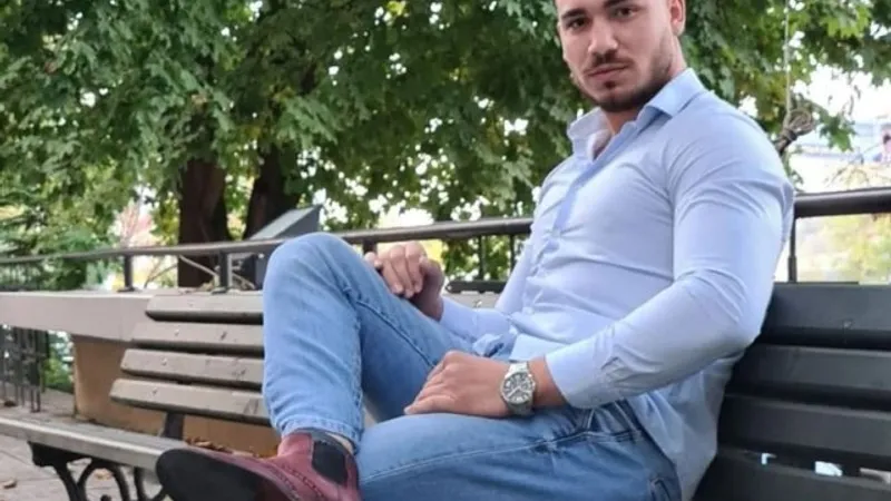 Agentul SRI care s-a bătut într-o sală de forță - Foto: Zdi