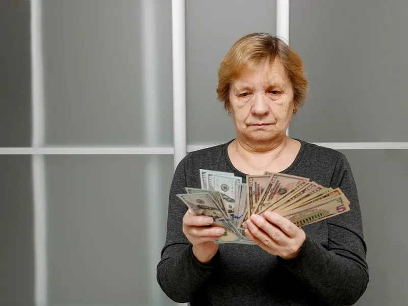 Câți pensionari au pensie peste 10.000 lei? Din iulie vor lua mai puțini bani la pensie. De ce? - Foto: Freepik