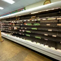 Guvernul chinez îndemnă oamenii să își facă provizii urgente de alimente/FOTO: pbs.org