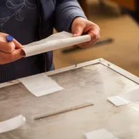Sondaj. Luptă strânsă între doi candidați la Primăria Capitalei. Surpriză la Consiliul General - Foto: Profimedia images