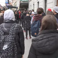 Ofertă de Black Friday la shaorma. Tinerii din Cluj au stat la cozi interminabile Foto: Stiri de Cluj