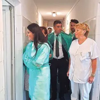 Sorina Pintea, într-una dintre vizitele ei la Spitalul de Psihiatrie Brăila. Impresia ministrului: „Secția arată normal pentru una de profil“