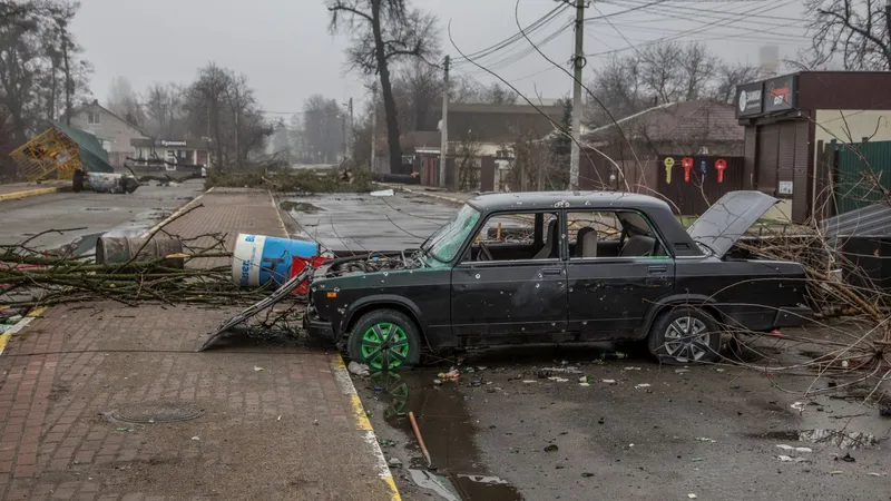 Ce au găsit ucrainenii în zonele eliberate de ruși: cadavre pe străzi și în curți, gropi comune. / Foto: agerpres.ro