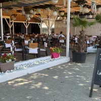 FOTO Turiștii din Mamaia, atrași la terase cu 20% reducere la nota de plată/ FOTO: Newsweek