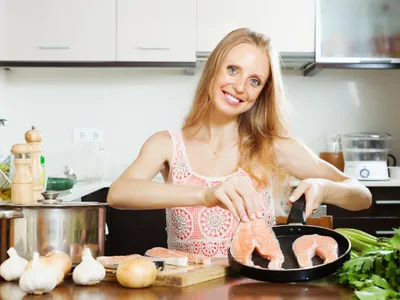 Este somonul la conservă mai sănătos decât somonul proaspăt? Nutriționiștii explică care alegere este bună - Foto: Freepik (Imagine cu rol ilustrativ)