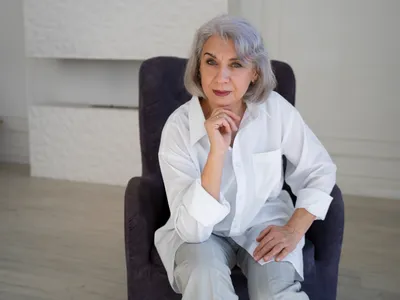 Pensionar la pensie în casă - Foto: Freepik