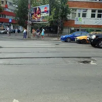 Trecere pentru pietoni, nemarcată, în București. Foto: Hotnews