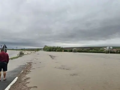 METEO Femeia din Vaslui dispărută după ce a fost luată de apă, găsită în viață de pompierii militari - Foto: ISU Vaslui(imagine cu rol ilustrativ)