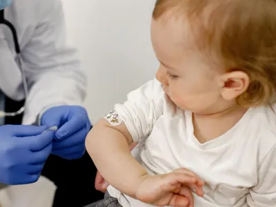 Copil vaccinat - Foto: Magnific (rol ilustrativ)
