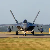 Letalele avioane invizibile  F-22, desfăşurate în Orientul Mijlociu. Costa 350.000.000 $ bucata Foto: Profimedia Images