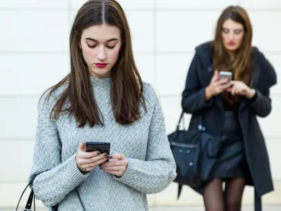 Anunțurile pe telefon pot fi periculoase - Foto: Freepik (rol ilustrativ)