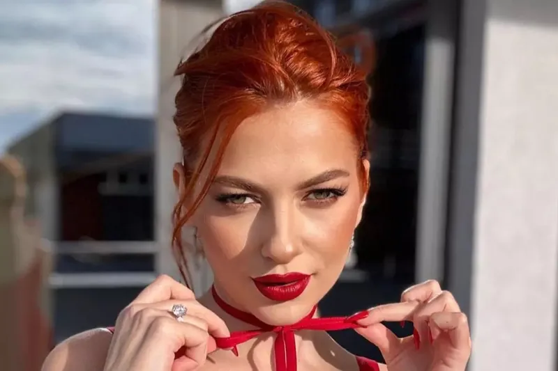 Vedeta Lidia Buble, bătută pe stradă de o femeie - Foto: Arhiva personala