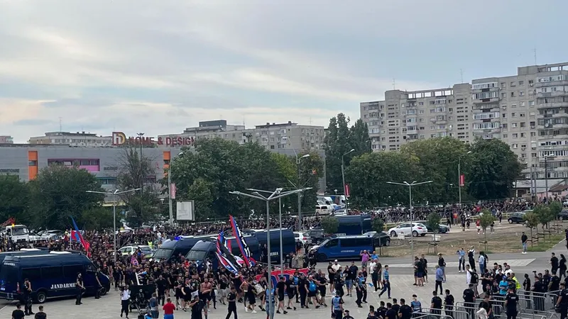 Suporterii așteaptă să intre pe stadionul Steaua unde se joacă meciul FCSB - Nordsjælland Foto:gsp.ro