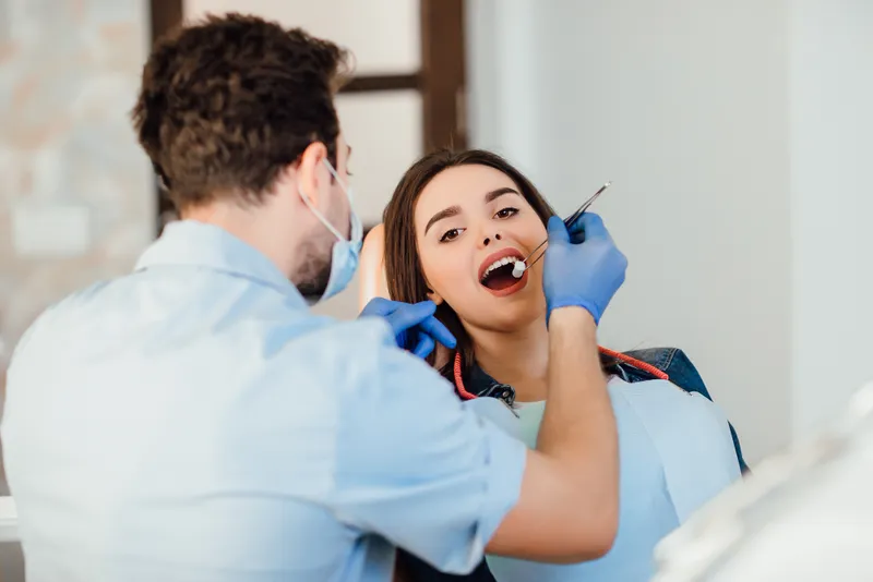 Dentist și pacientă - Foto: Magnific (rol ilustrativ)