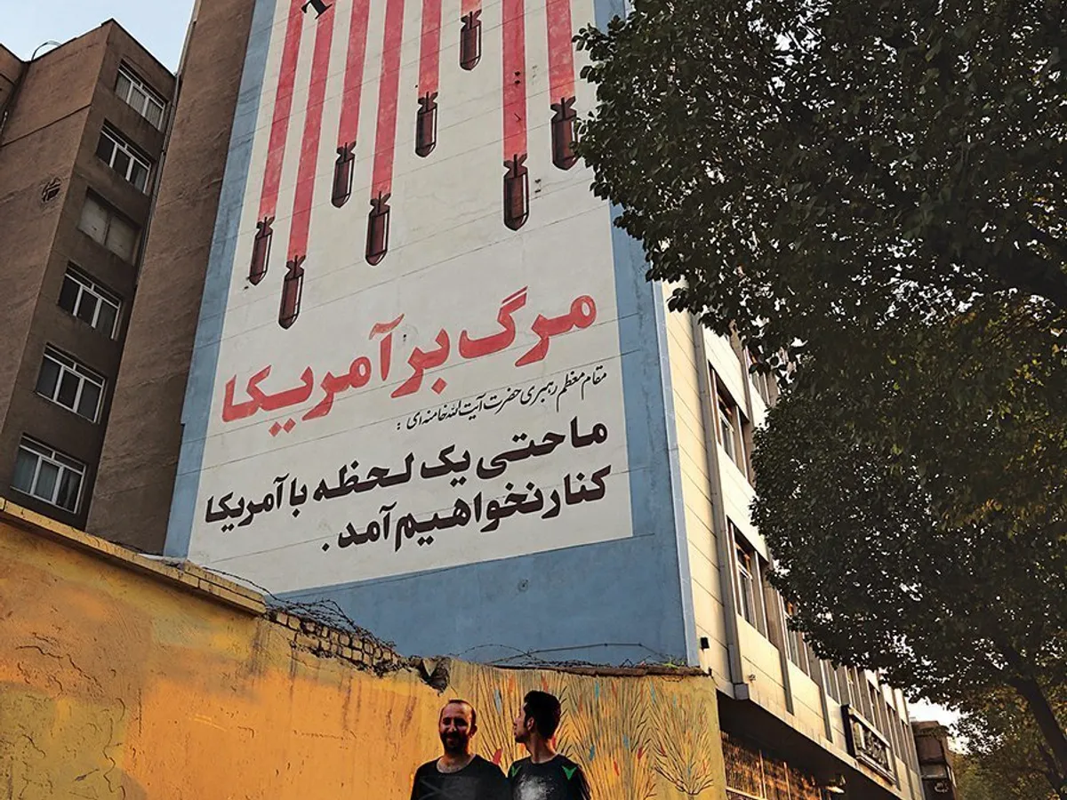 Graffiti anti-SUA pe o clădire din Teheran