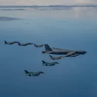 Tensiuni la cote maxime între SUA și Iran. 6 bombardiere B-52, gata de atac, trimise în Qatar - Foto: Profimedia images