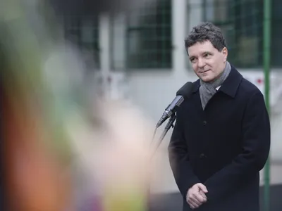 Nicuşor Dan, făcând declaraţii de presă - Foto: INQUAM PHOTOS/Octav Ganea