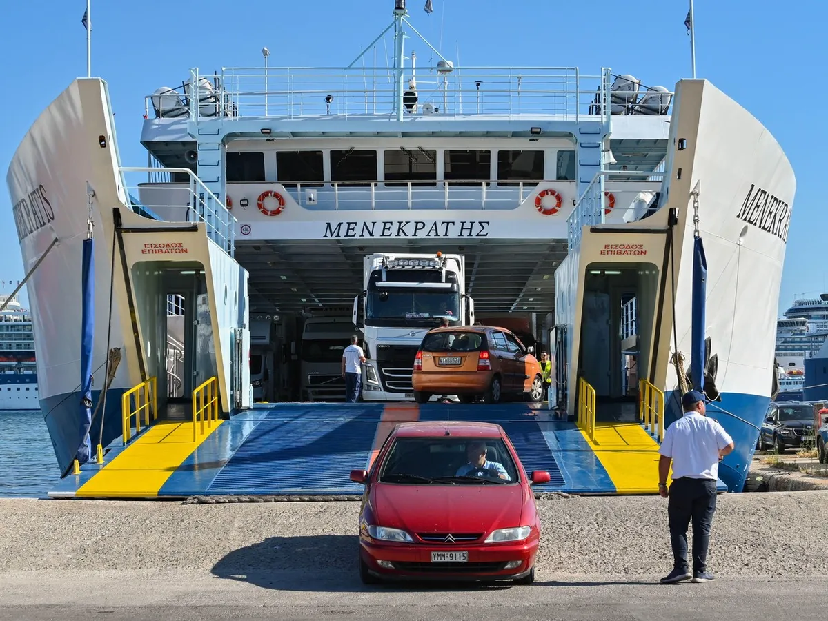 Vacanță cu mașina în Grecia? Din Timișoara, „sari” România prin Serbia, Macedonia. Cât costă benzina, motorina