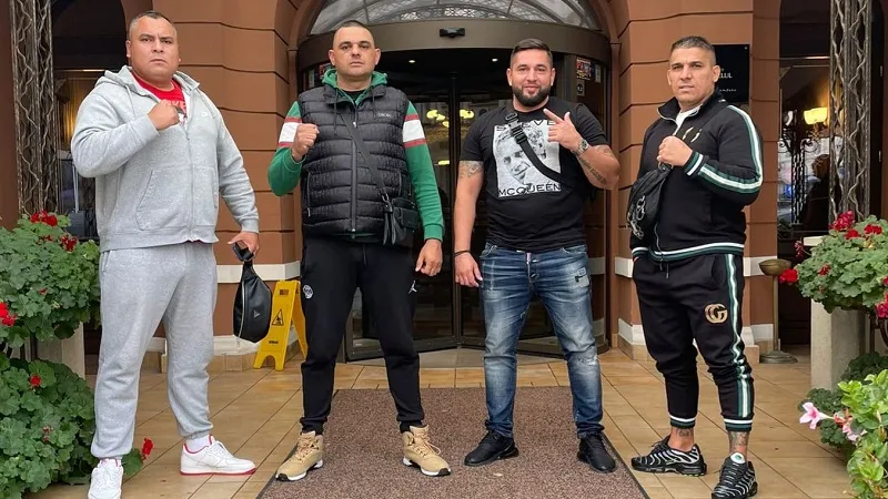 Adrian Beleaua Corduneanu (dreapta) și colaboratorii săi apropiați în prima poză postată după desantul polițiștilor la vila interlopului Foto: Facebook